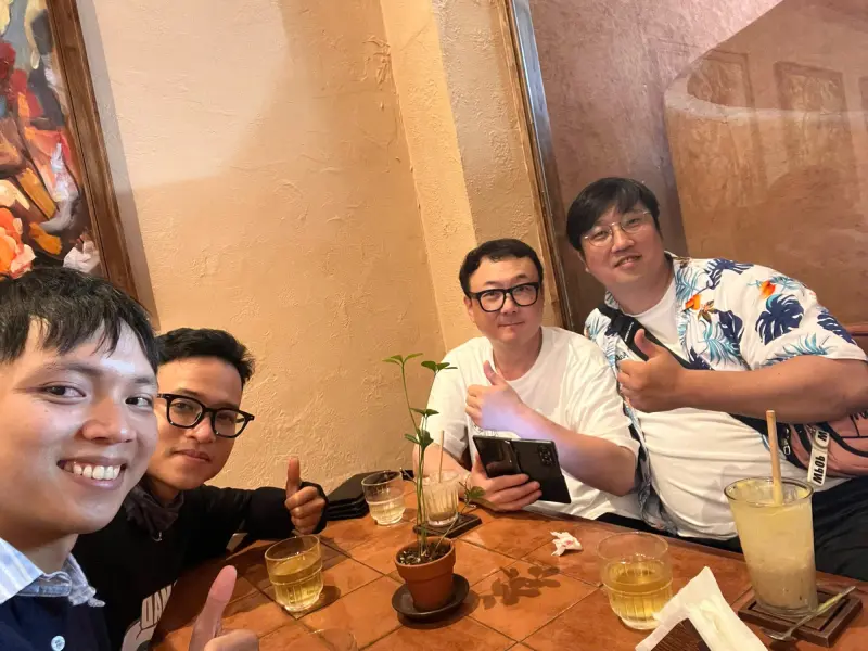 Guests with drinks at a coffee shop